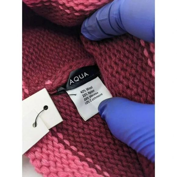 AQUA Women's Pink Beanie - 100% Bloomingdale's Exclusive NWT - Picture 3 of 3